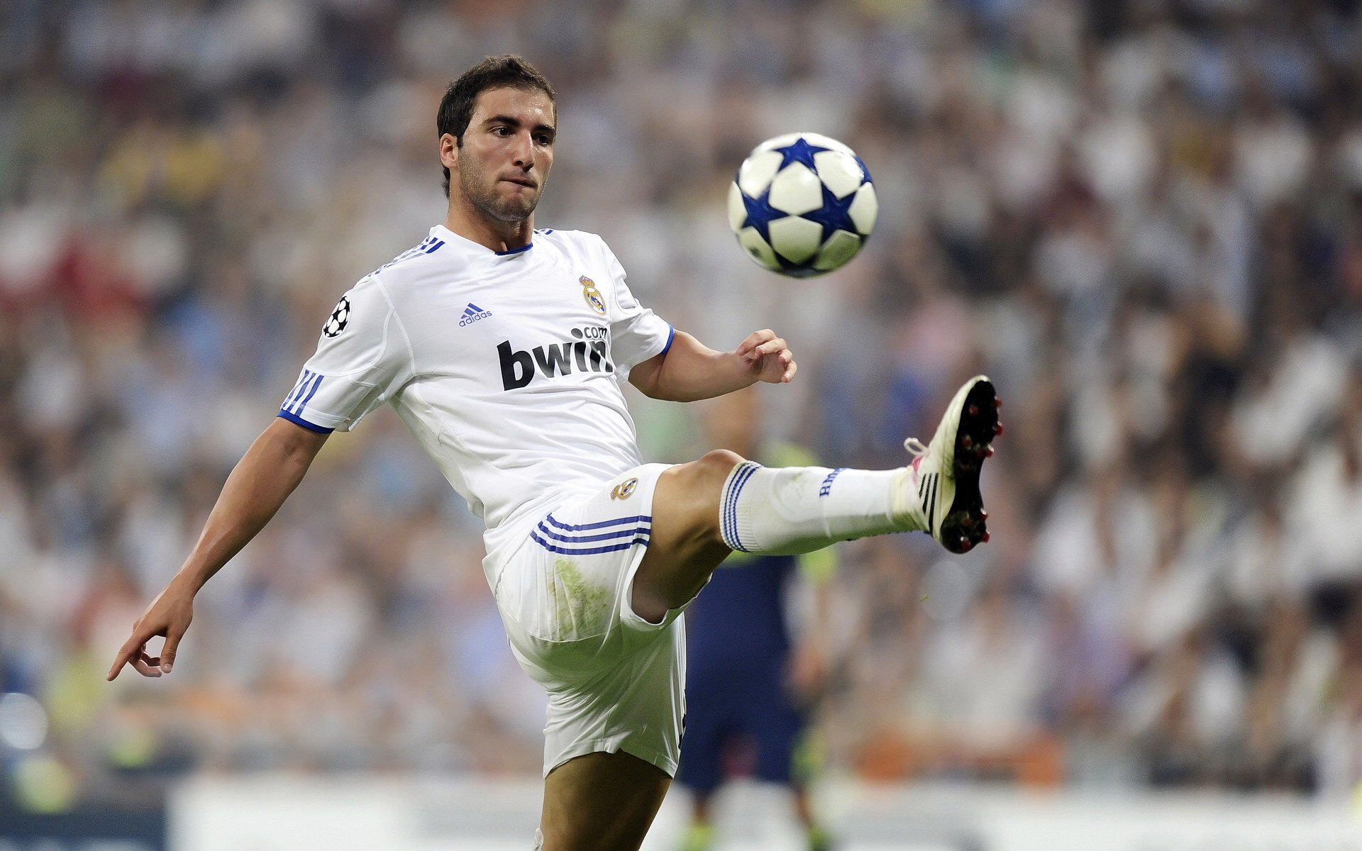 尤文图斯引援顺利，中场实力显著增强