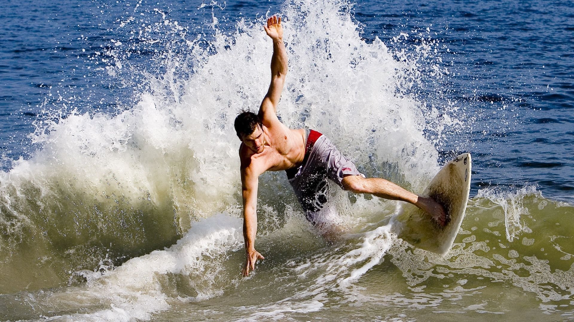 尹航：樊振东反手表现突出，状态持续向好，樊振东领队